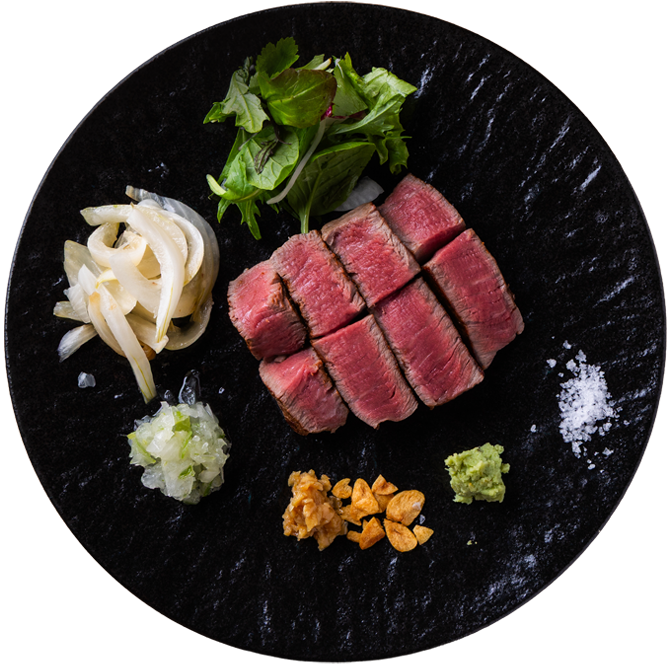 鉄板と炭火で丁寧に火を入れた、名物の宮崎牛A5シャトーブリアンのステーキ