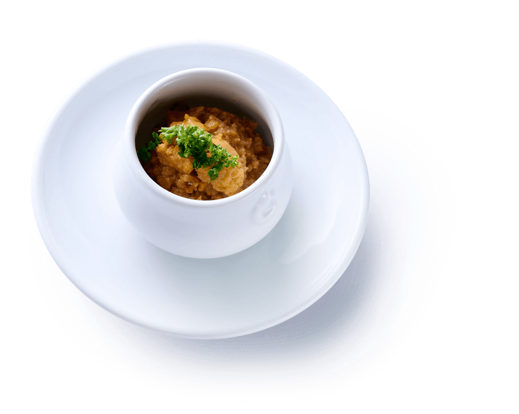 名物料理の「生ウニのボンファーム(良き夫人) オマール海老ソース」がおすすめ