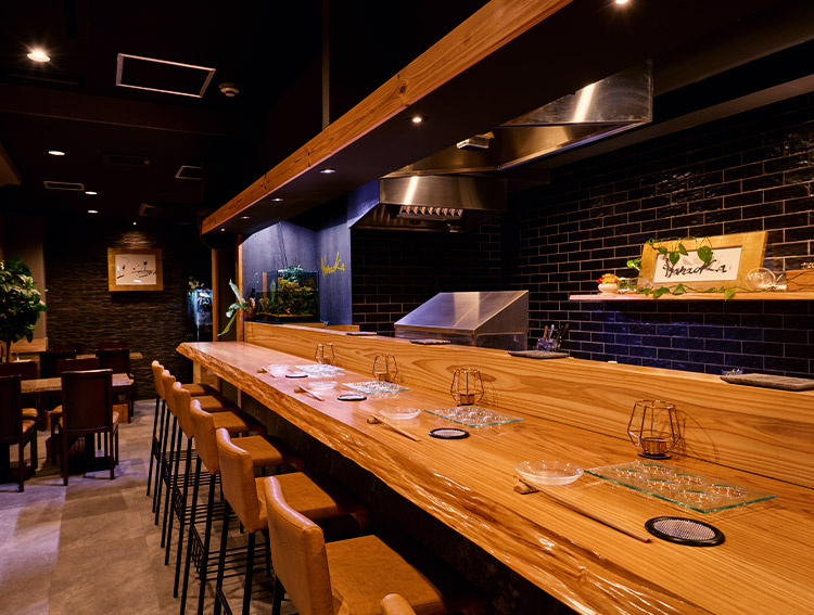 大人の雰囲気漂うシックな店内