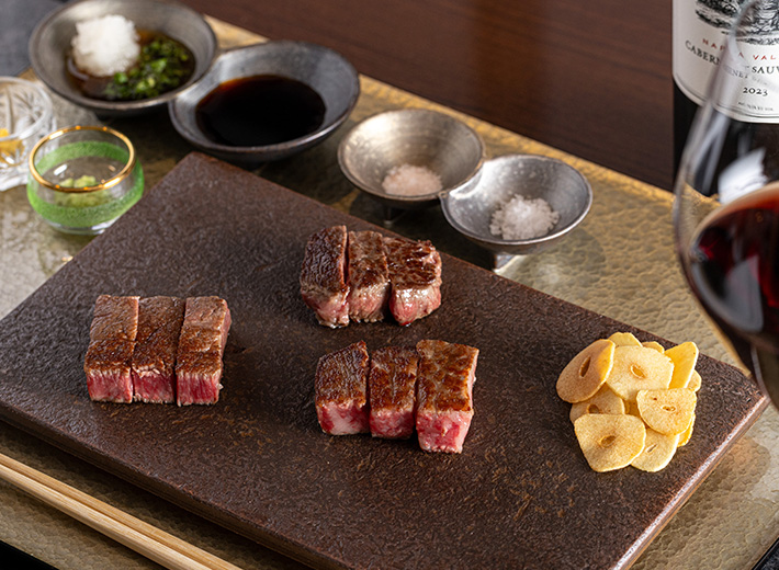 神戸市・三ノ宮駅・神戸三宮駅近く『KOBE BEEF TEPPAN STEAK 和み NAGOMI』の口コミレポート。神戸牛の食べ比べを堪能。高級海鮮も華を添える贅沢な鉄板焼きコース