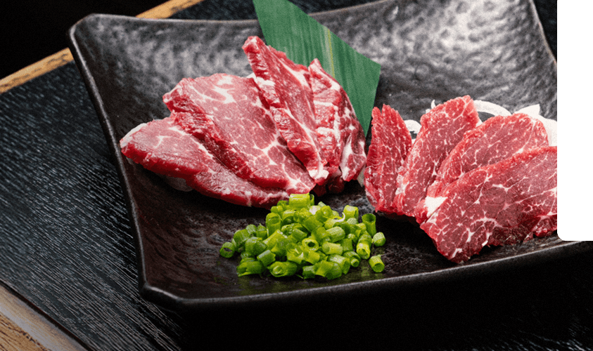 鮮度抜群の馬刺しと逸品料理も人気
