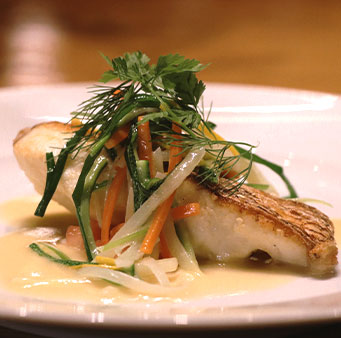 三陸産の魚料理や福島産の新鮮な野菜料理もおすすめ
