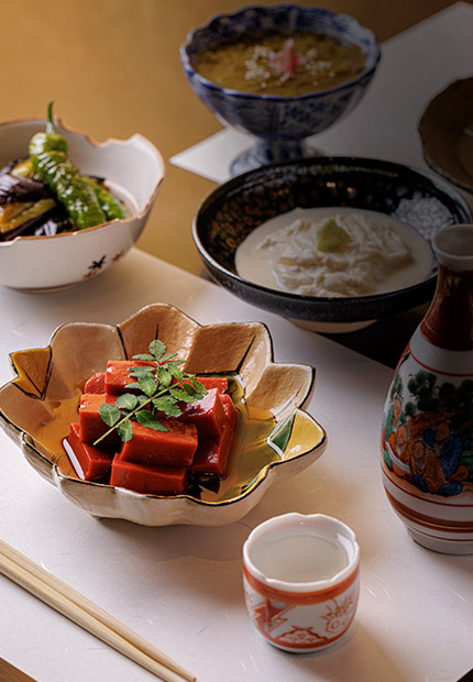 出汁の香りが広がる季節のおばんざいが人気