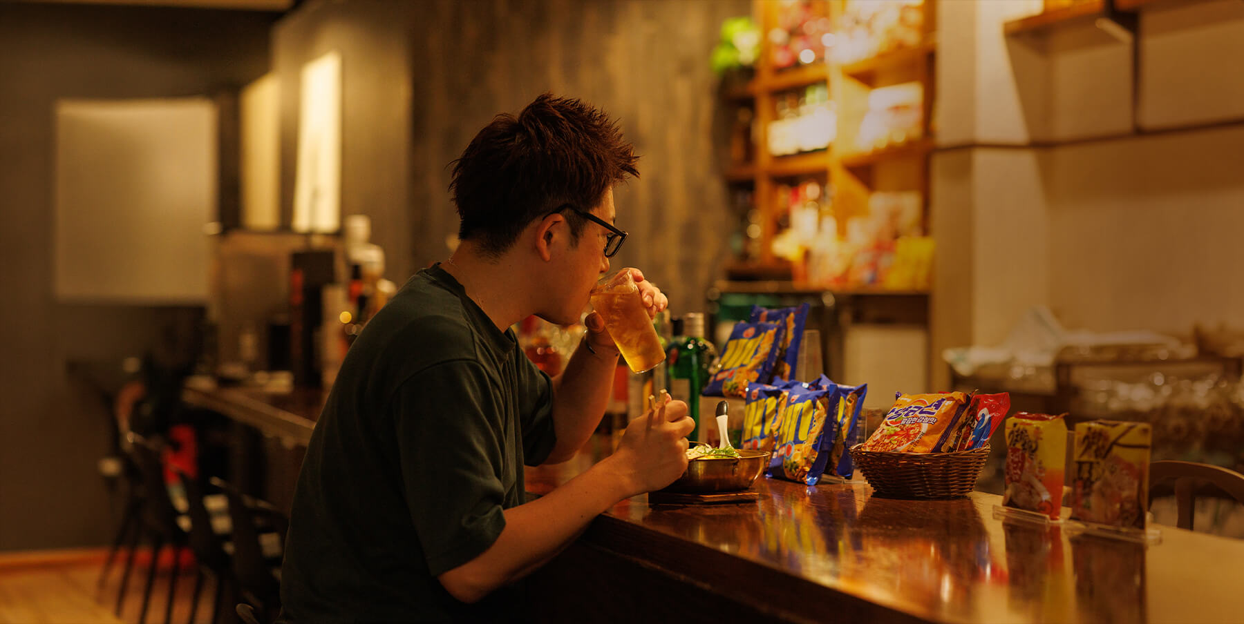 倉敷市・倉敷駅周辺『インスタントラーメンバー Interval』の口コミレポート。〆の一杯におすすめのご当地ラーメンや韓国ラーメンをお酒と楽しめるバー