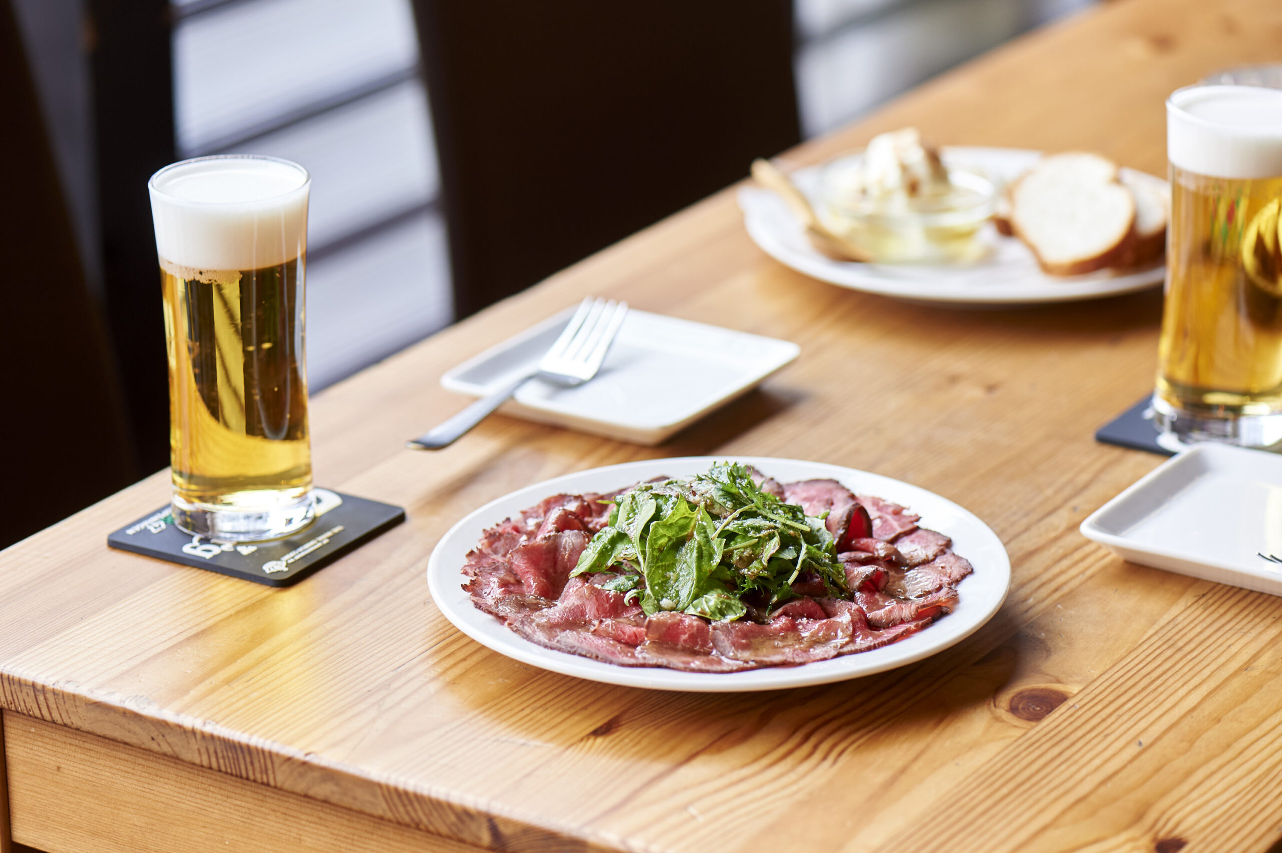 大衆ビストロPINEのローストビーフとクラフトビール