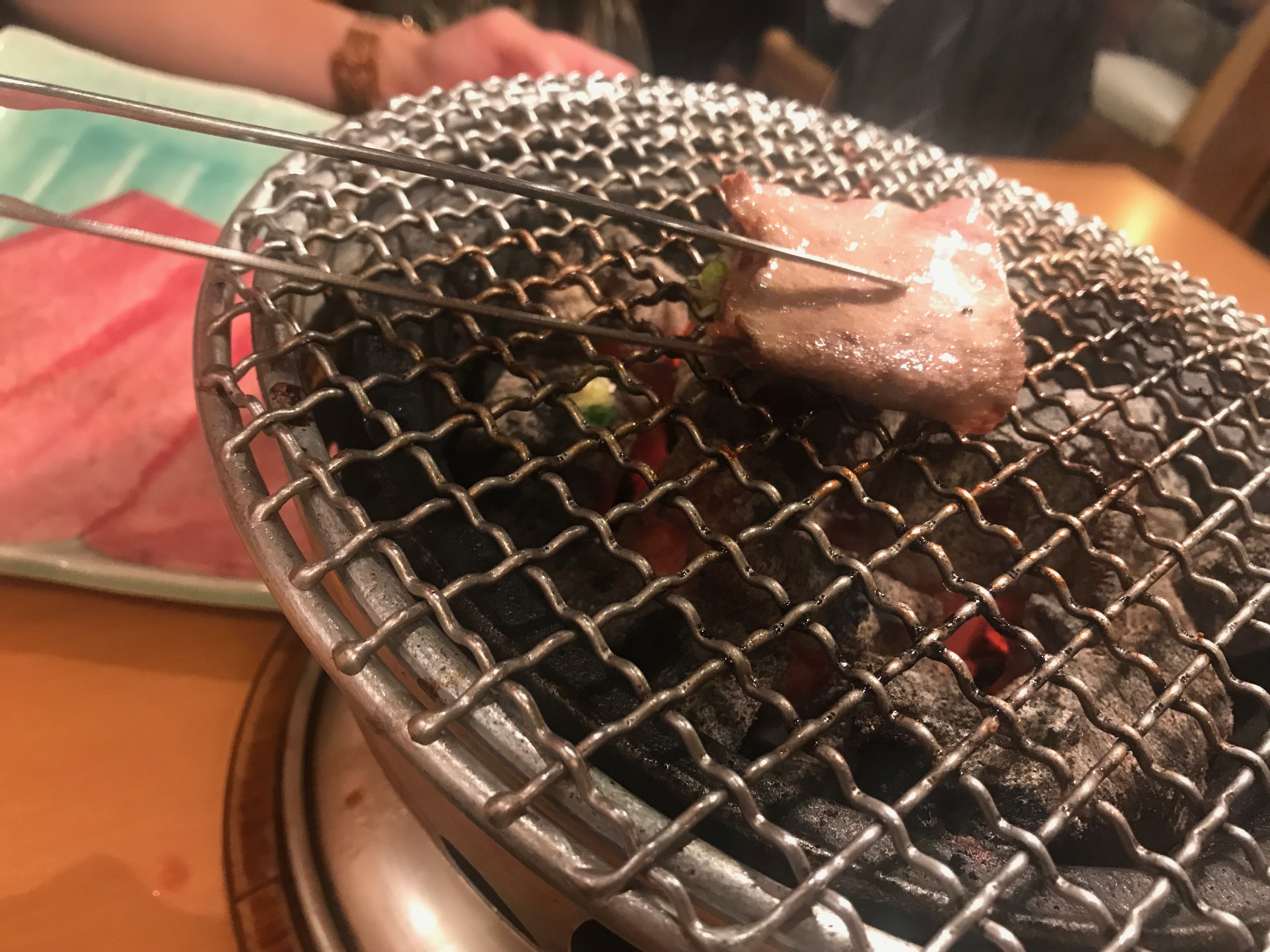 美味しいタンは両面をさっと焼き葱で包む